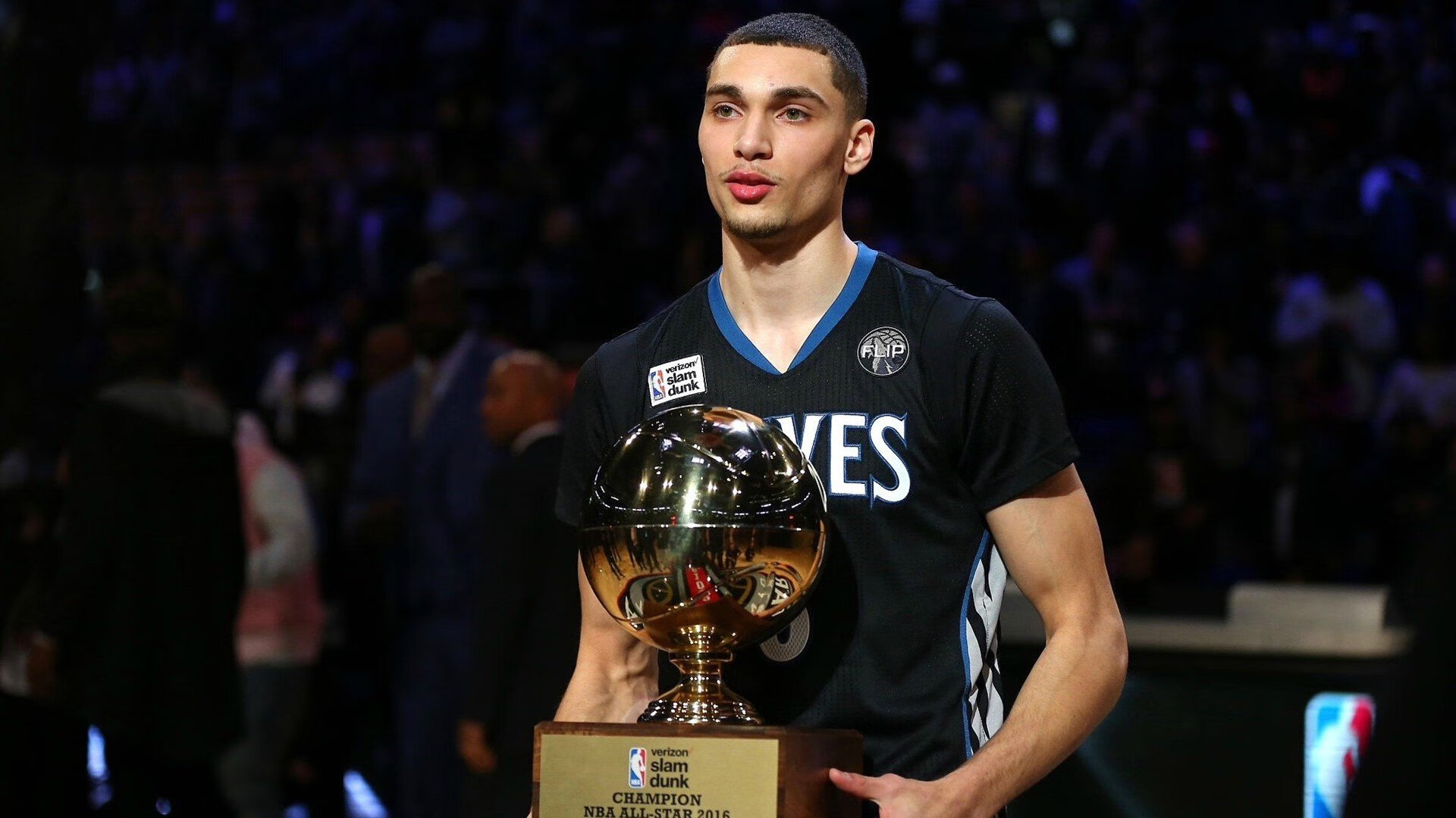 赛季大事件：那些让球迷热血沸腾的瞬间，本赛季的比赛